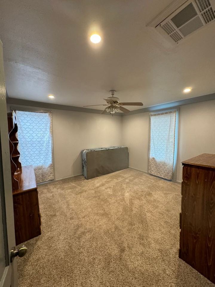 270 E Linden St - Photo 7 of 12