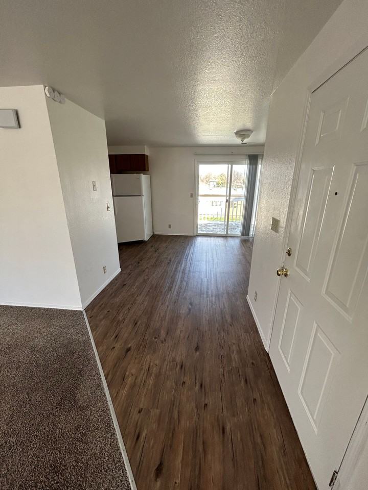 3640 W. Rose Hill St. - Photo 4 of 15