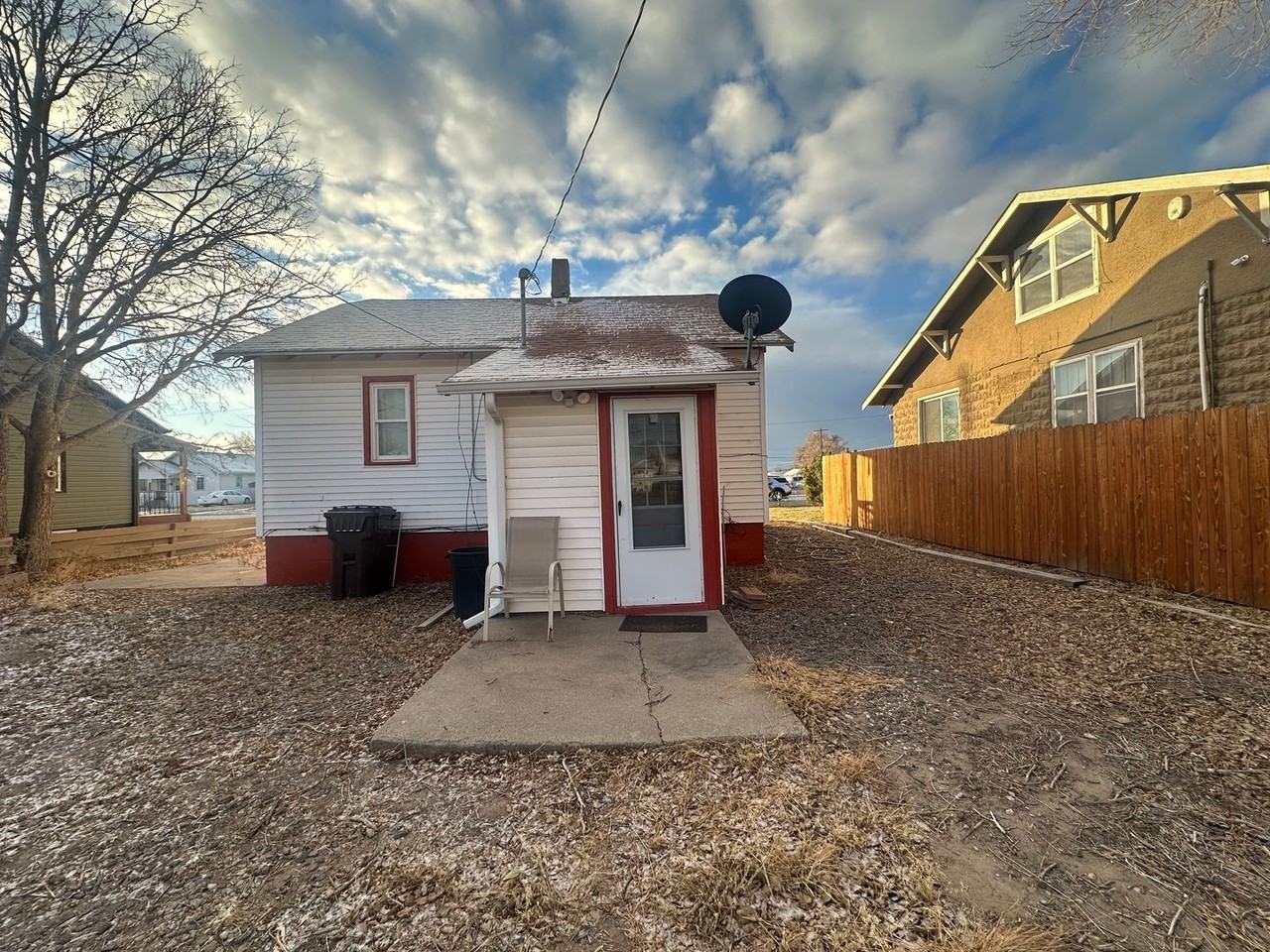 419 1/2 W 14th St - Photo 2 of 14