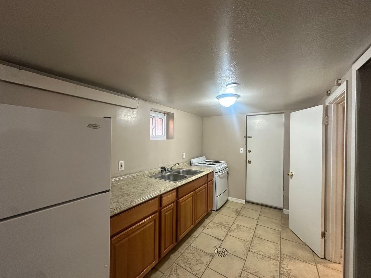 419 1/2 W 14th St - Photo 5 of 14