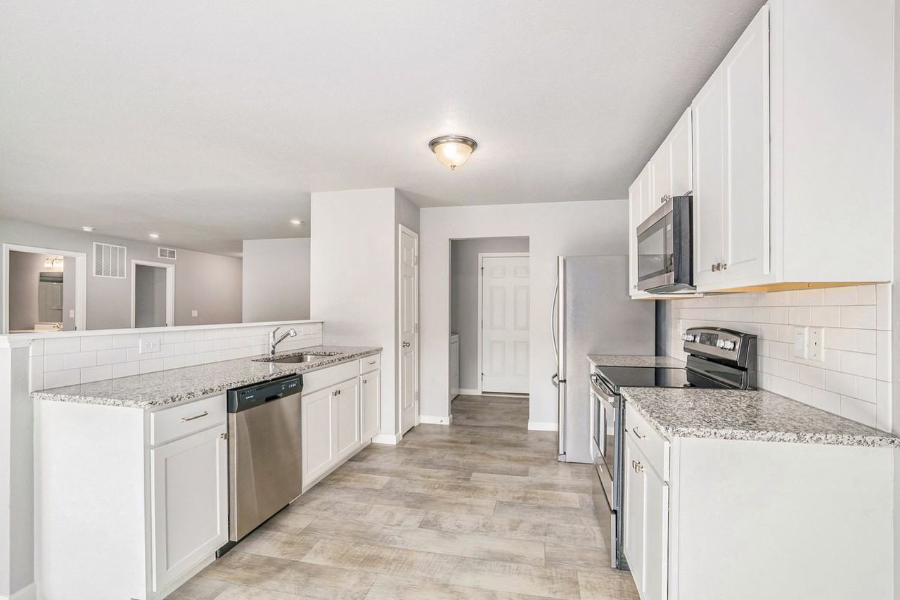 10057 Pennridge Dr - Photo 3 of 25