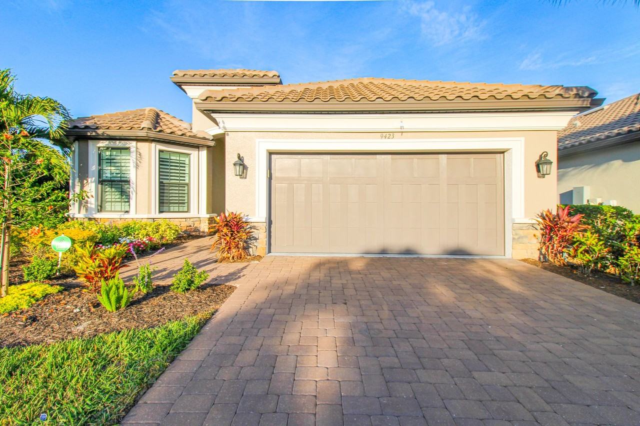 9423 Terresina Dr - Photo 4 of 48