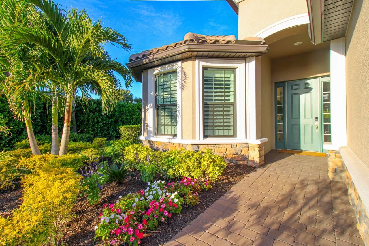 9423 Terresina Dr - Photo 5 of 48