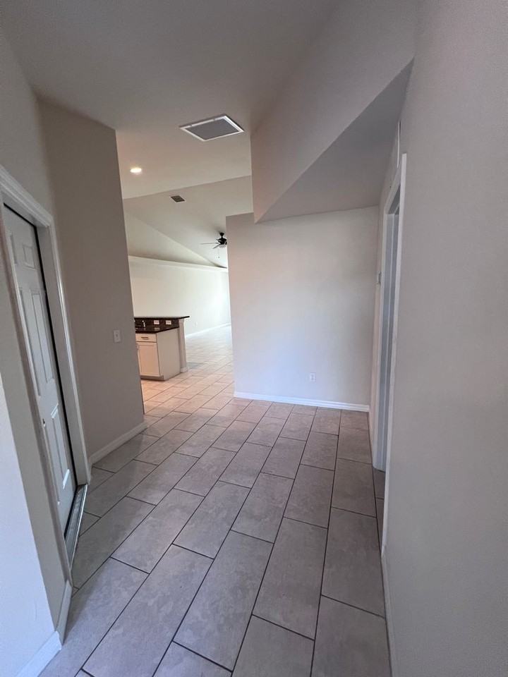 536 Se 6th Ter - Photo 2 of 19