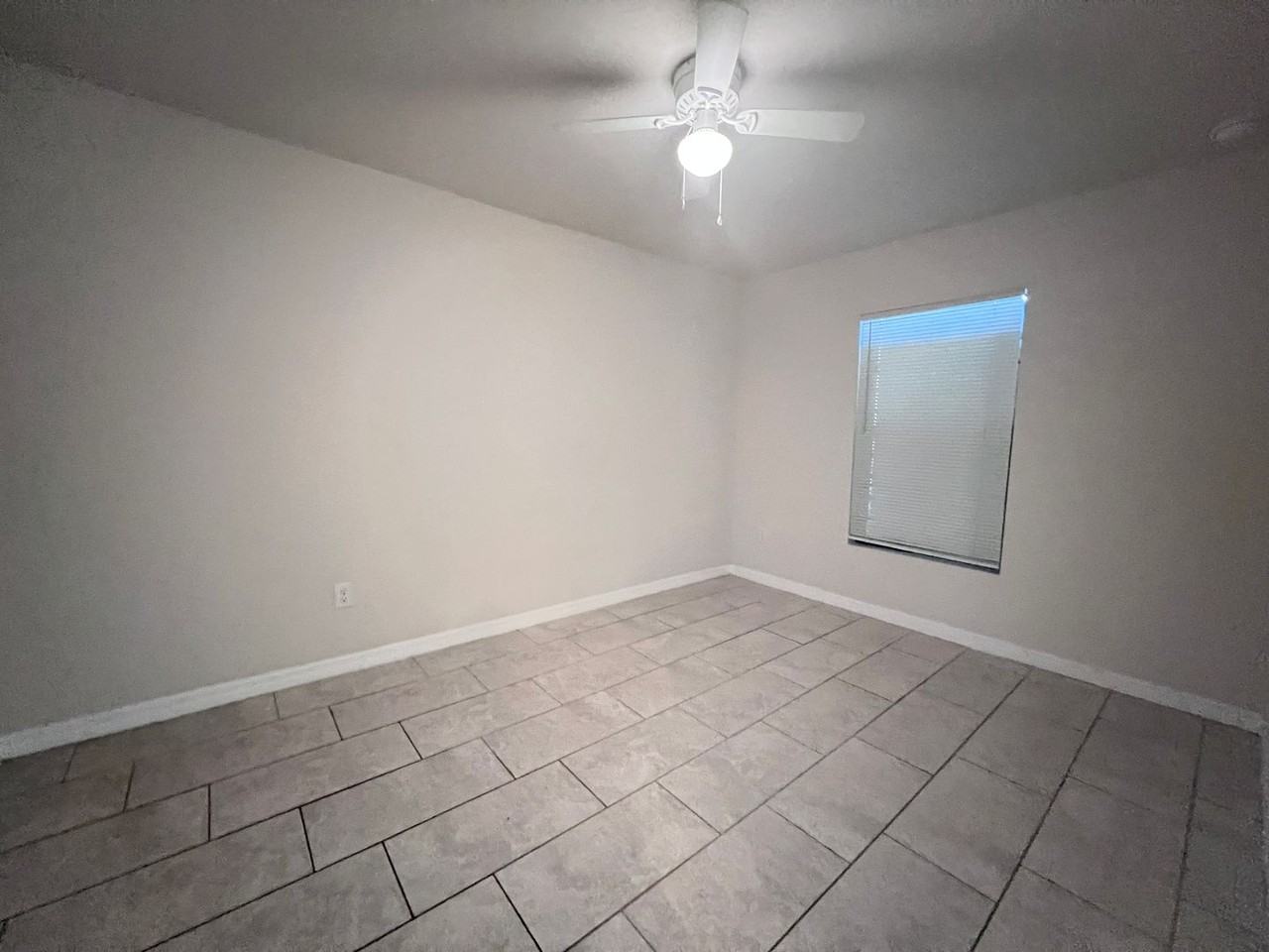 536 Se 6th Ter - Photo 3 of 19