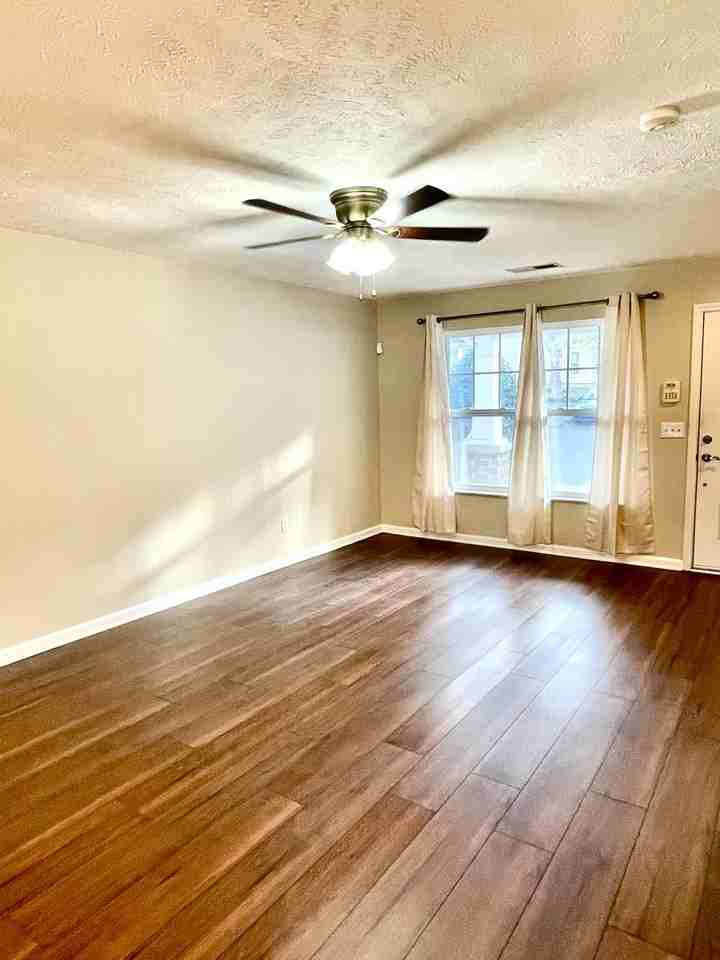432 Shadow Glen Dr - Photo 2 of 14