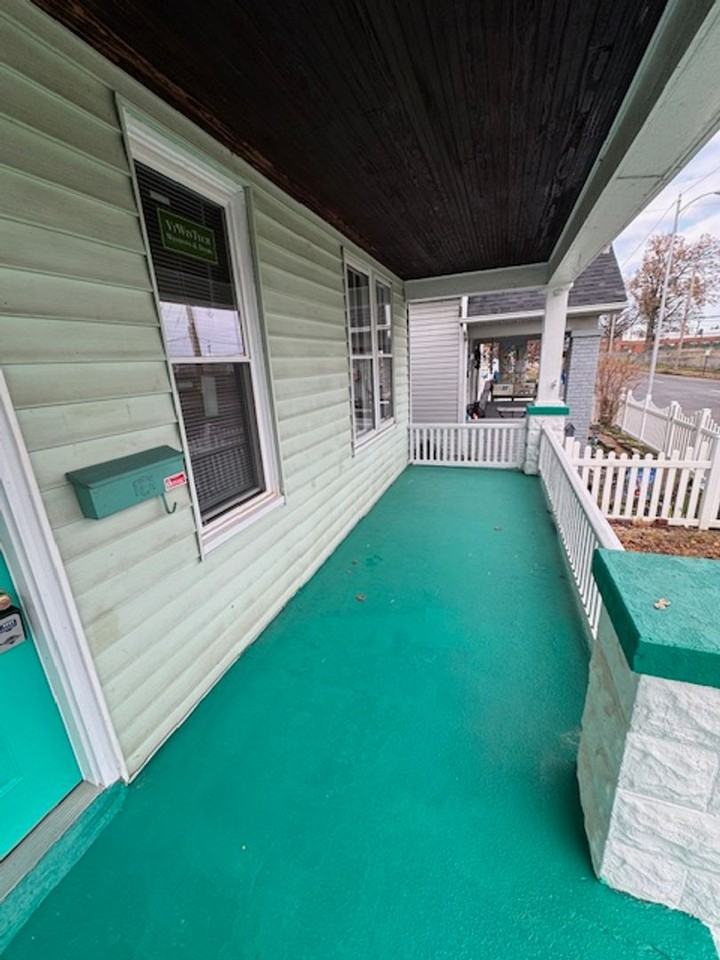 1316 N Garvin St - Photo 2 of 11