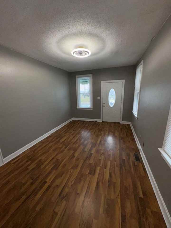 1316 N Garvin St - Photo 3 of 11