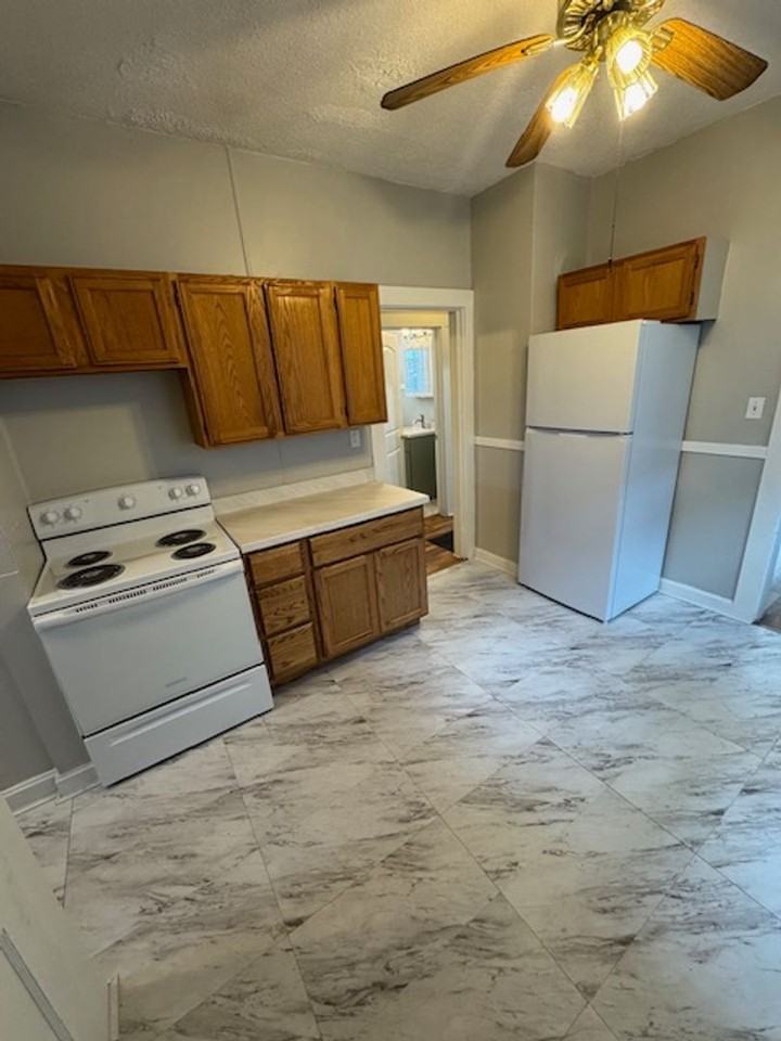 1316 N Garvin St - Photo 5 of 11