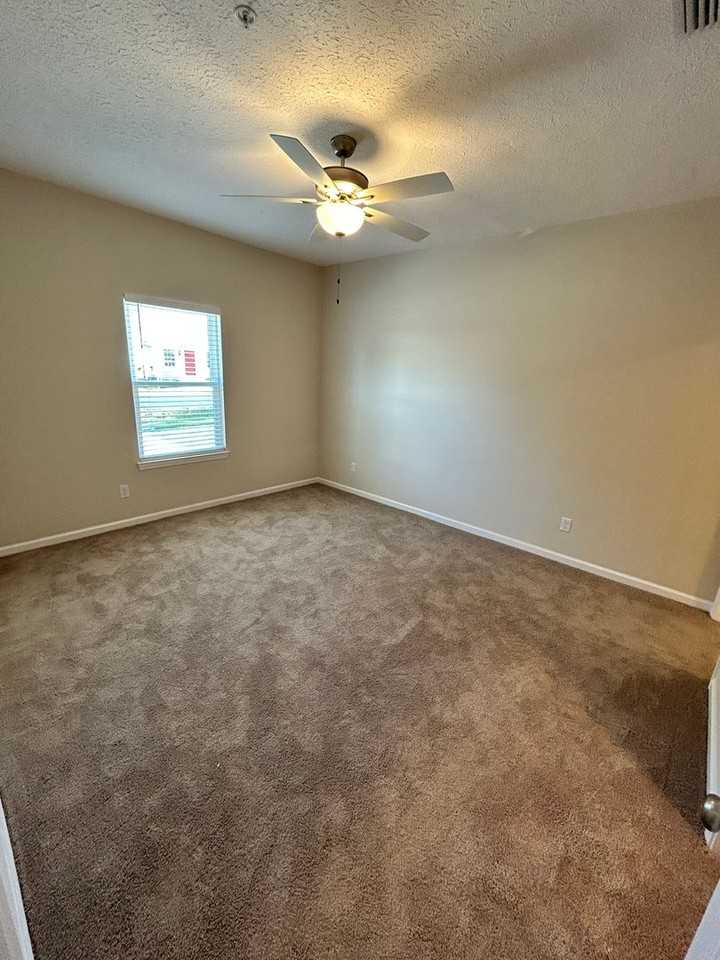 2595 Cypress St - Photo 3 of 25