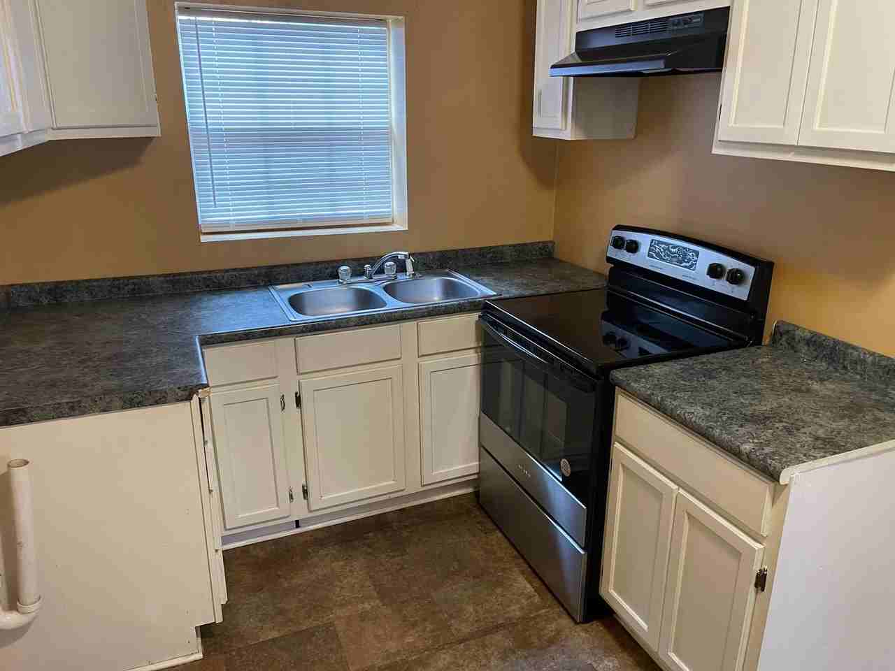 100 Hamer Pl - Photo 3 of 8