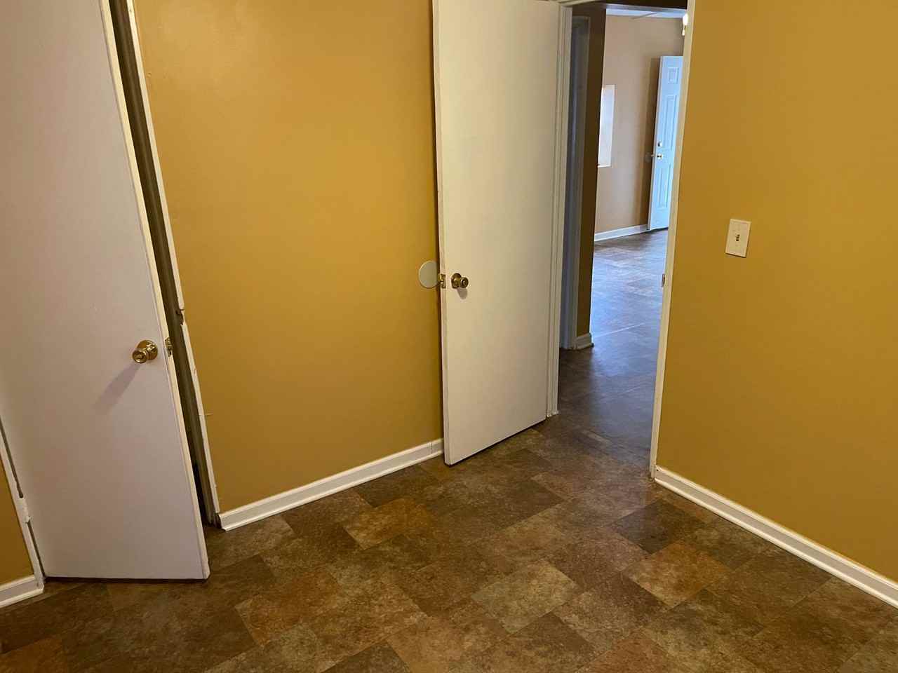 100 Hamer Pl - Photo 6 of 8