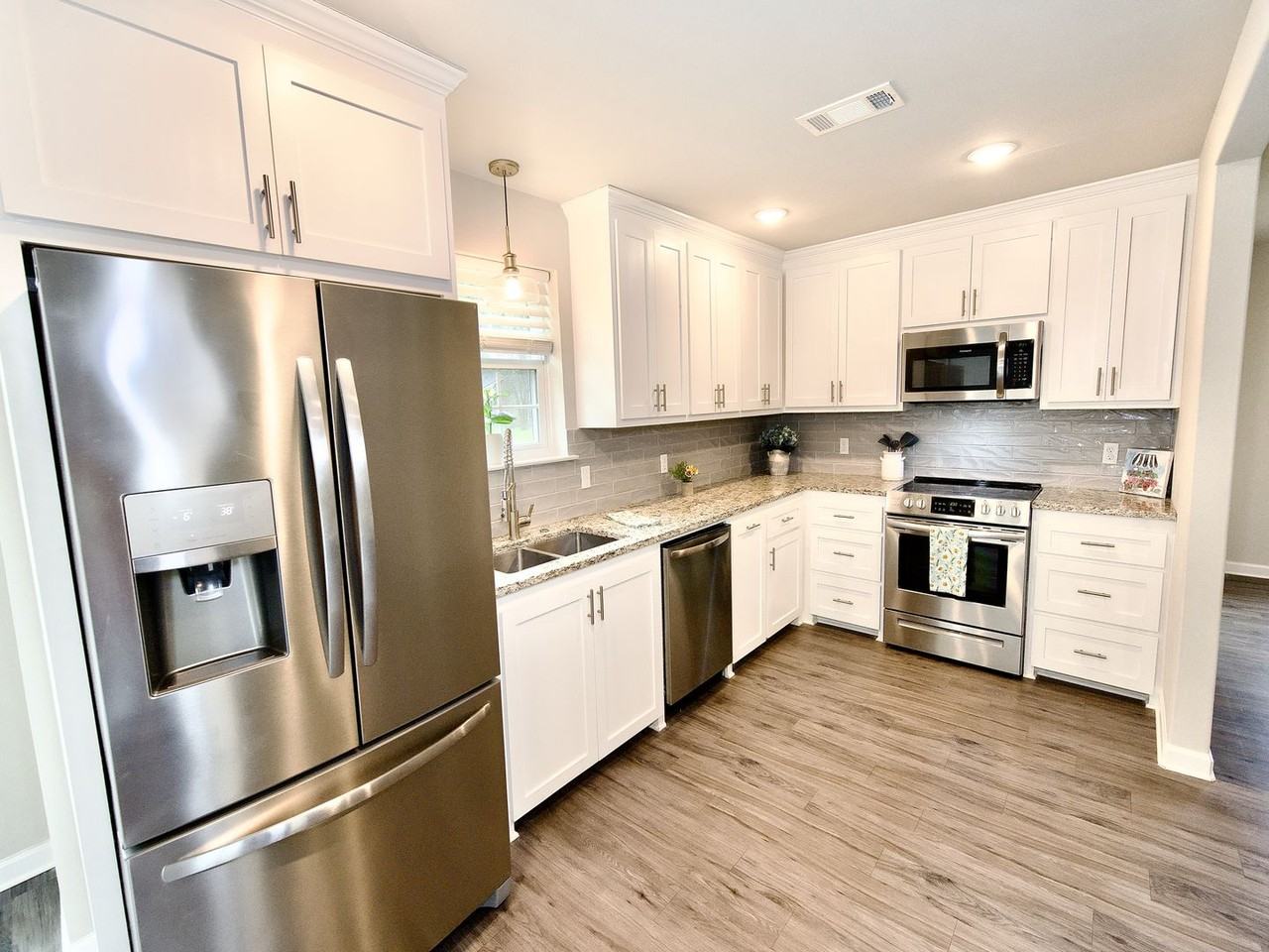 916 Tanglebriar Dr - Photo 3 of 21