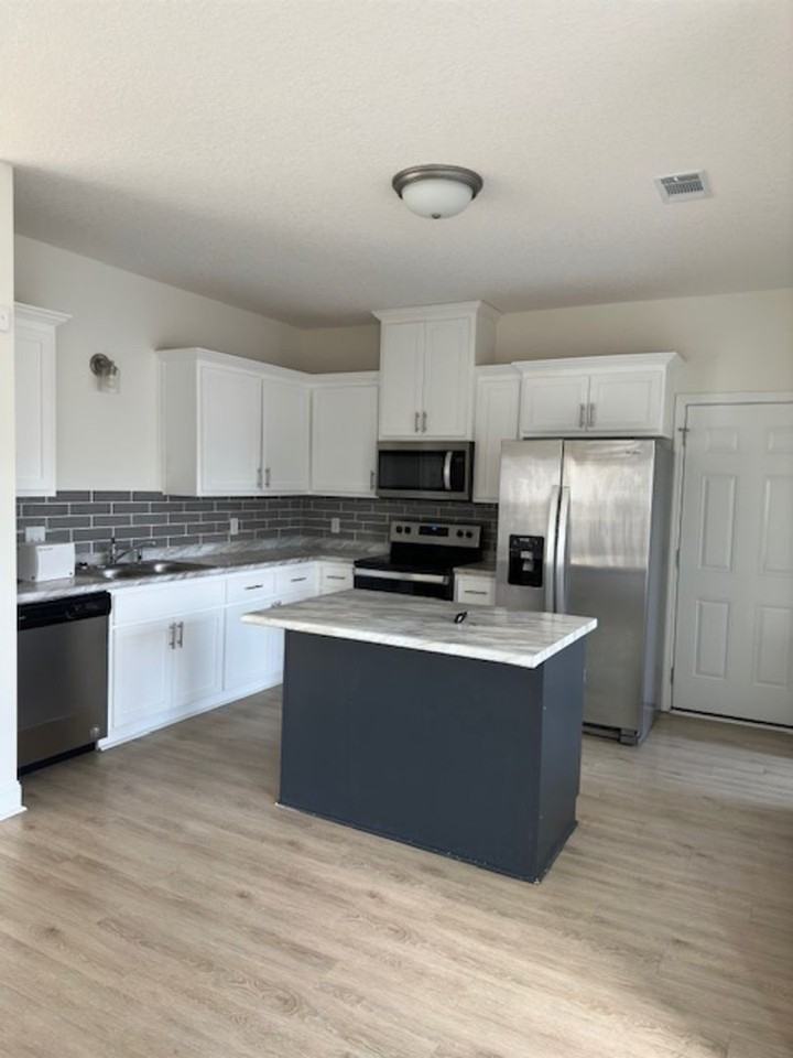 241 Whipple Ave - Photo 3 of 12