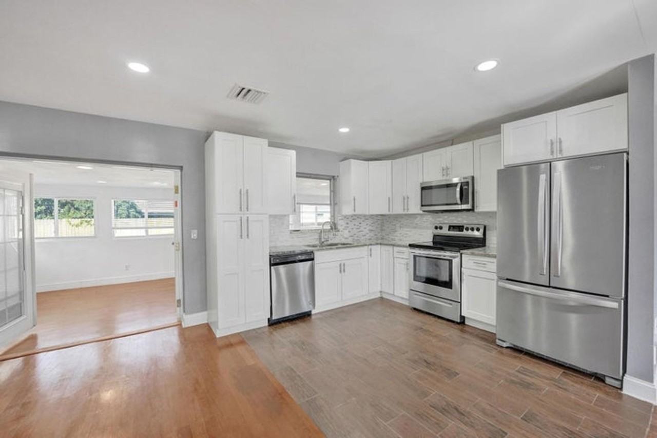 390 W 35th St - Photo 2 of 25