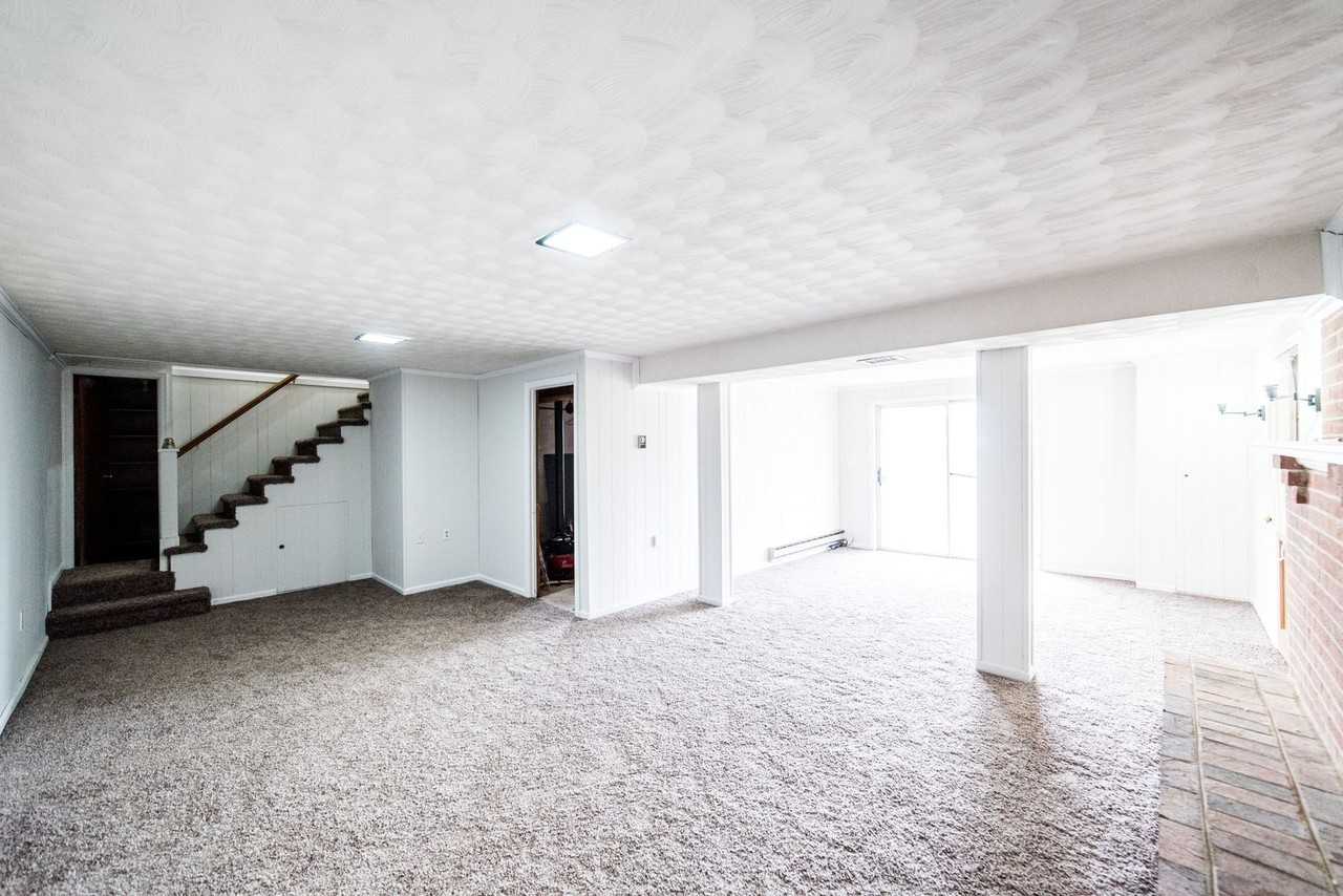 913 Sandusky Dr - Photo 5 of 17