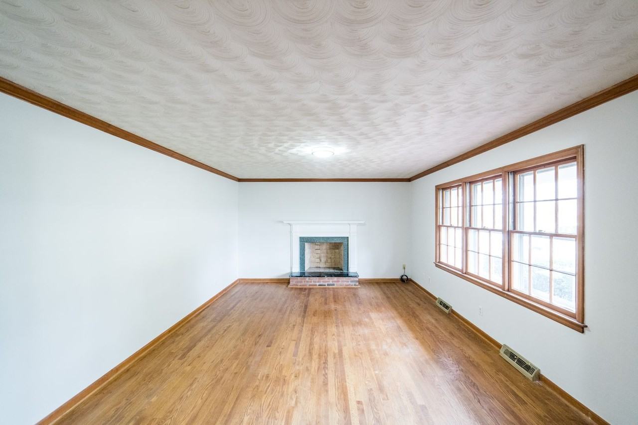 913 Sandusky Dr - Photo 6 of 17