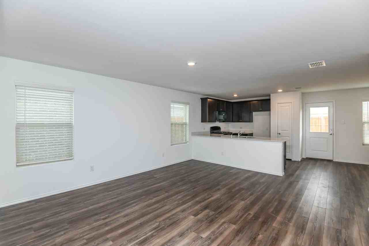 1109 Wildflower St - Photo 2 of 14