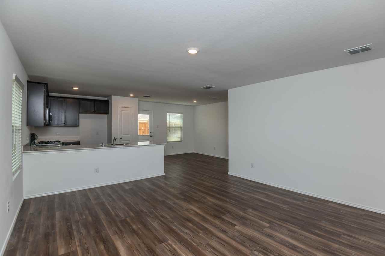 1109 Wildflower St - Photo 3 of 14