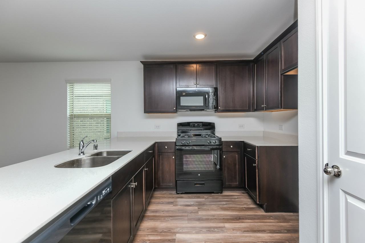 1109 Wildflower St - Photo 6 of 14