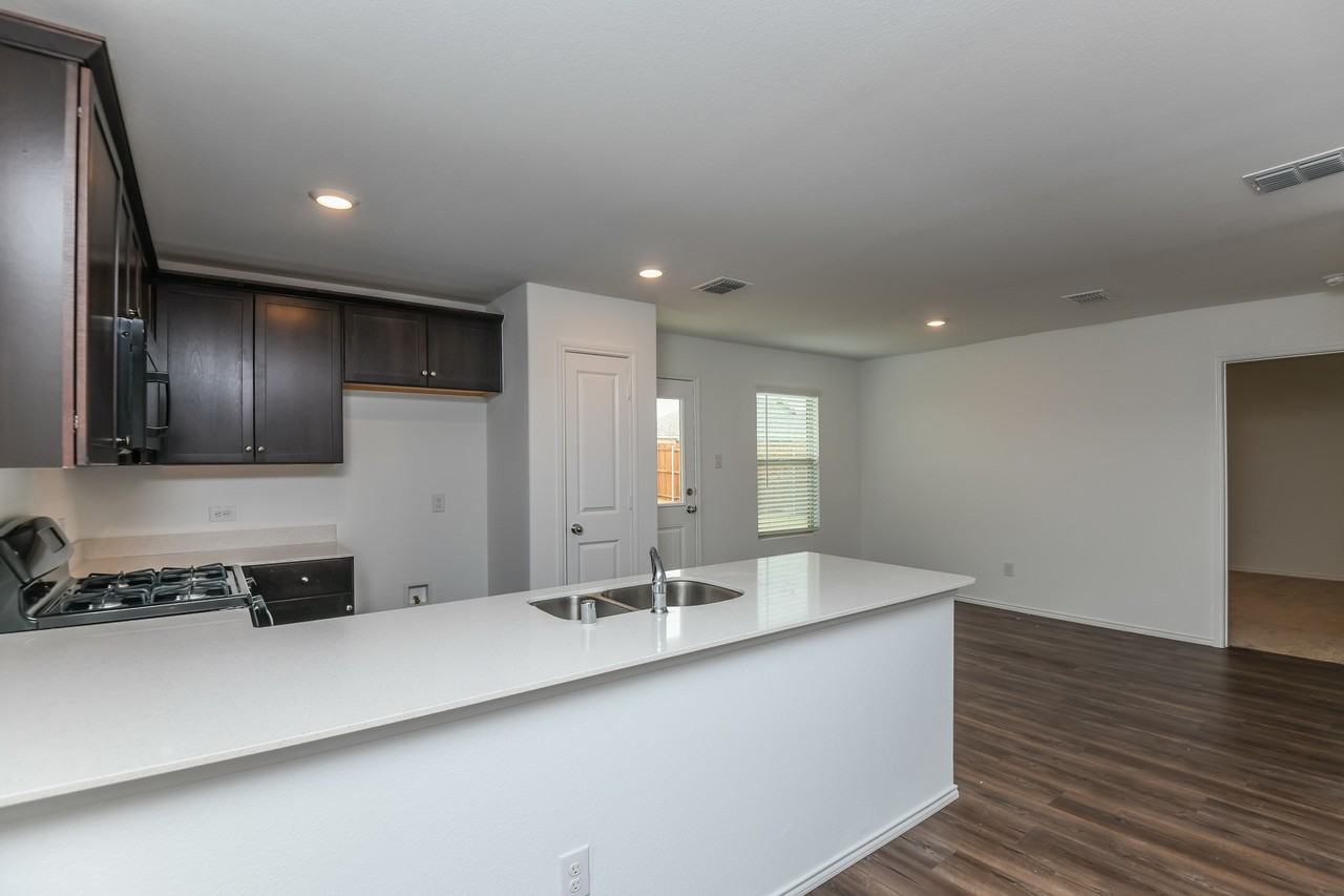 1109 Wildflower St - Photo 7 of 14