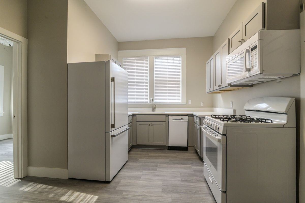 4602 E Side Ave - Photo 2 of 10