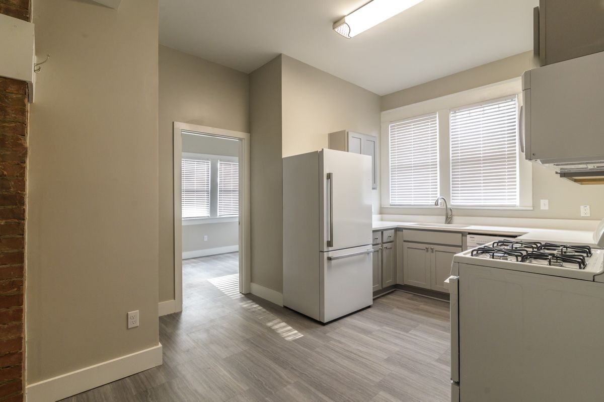 4602 E Side Ave - Photo 3 of 10