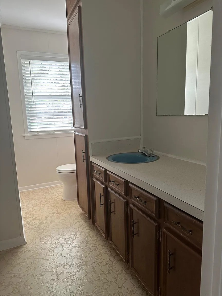 108 Castle Cir #NA - Photo 3 of 7