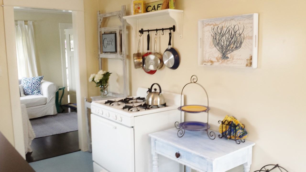 214 1/2 Avenue C #NA - Photo 4 of 8