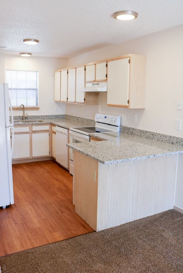 1340 N Oakland Ave #14