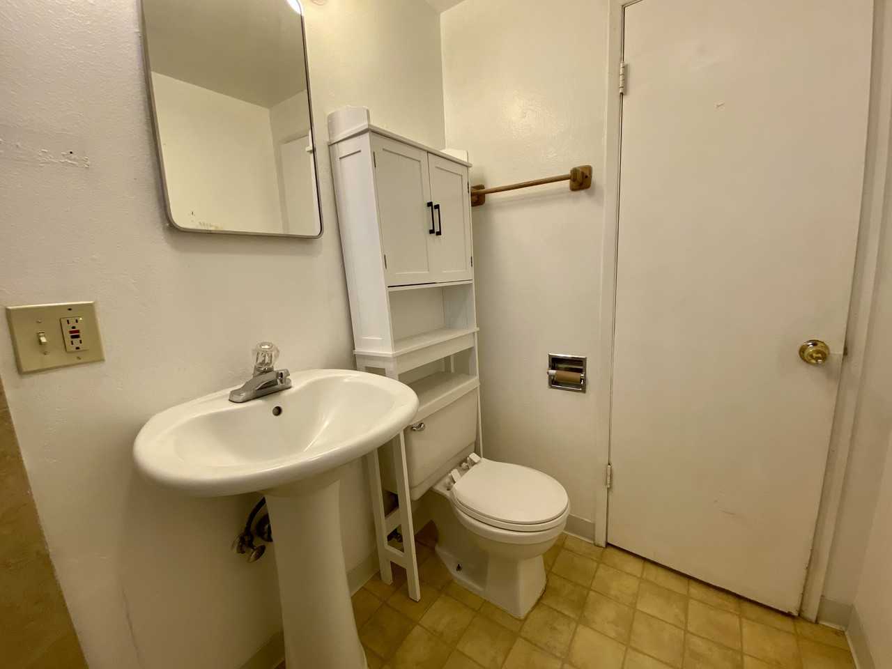 310 Se 3rd St #4 - Photo 7 of 8