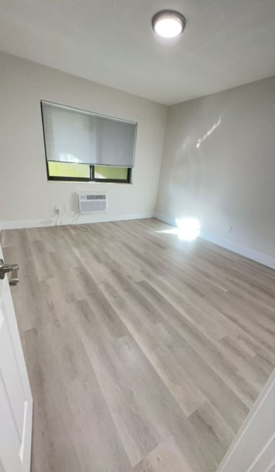 600 SW 9 AVE - Photo 5 of 7