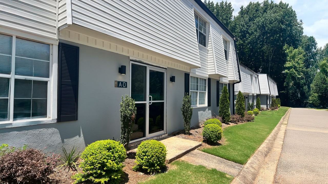 Crystal at Riverdale - Photo 4 of 50