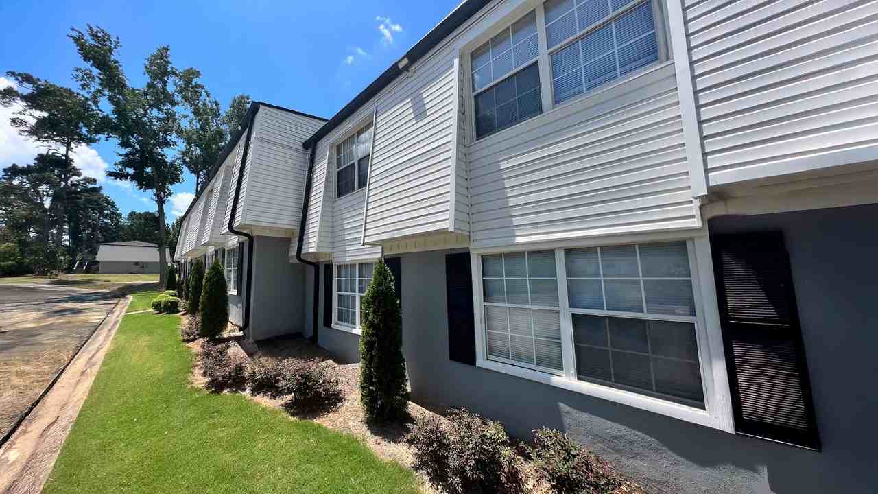 Crystal at Riverdale - Photo 6 of 50