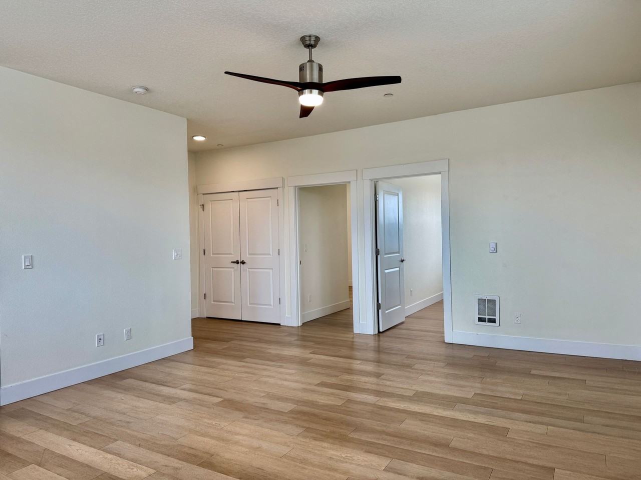 Clara's Court - Photo 2 of 10