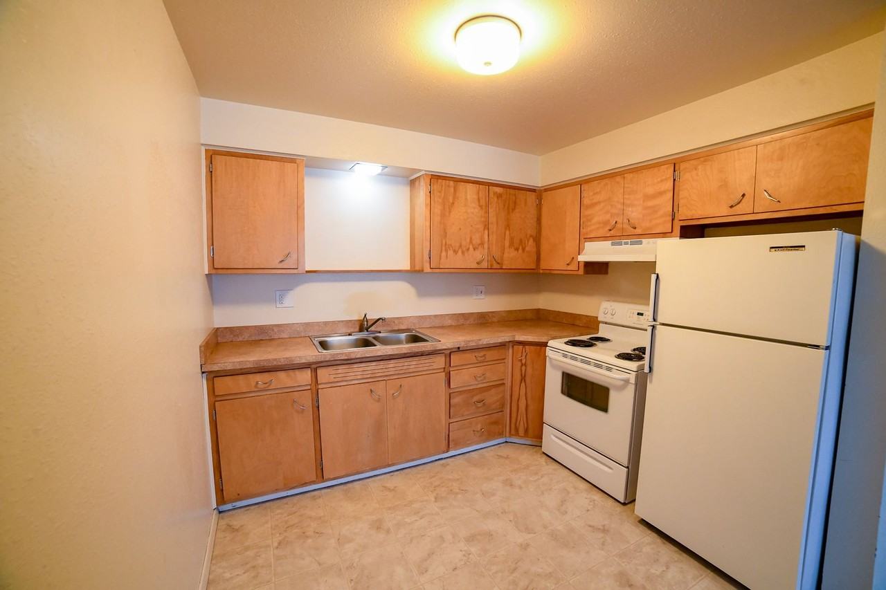 Glacier Apartments - Photo 7 of 24