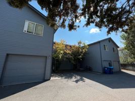 featured image of 1453 Ne Tucson Way #3