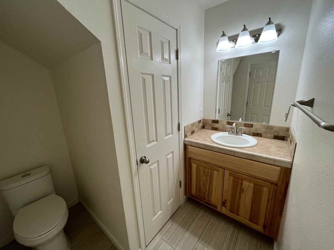 1453 Ne Tucson Way #3 - Photo 5 of 15