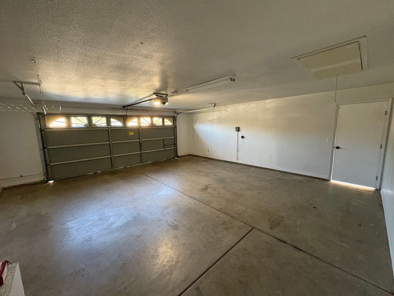 3741 E Feemster Ave - Photo 2 of 37