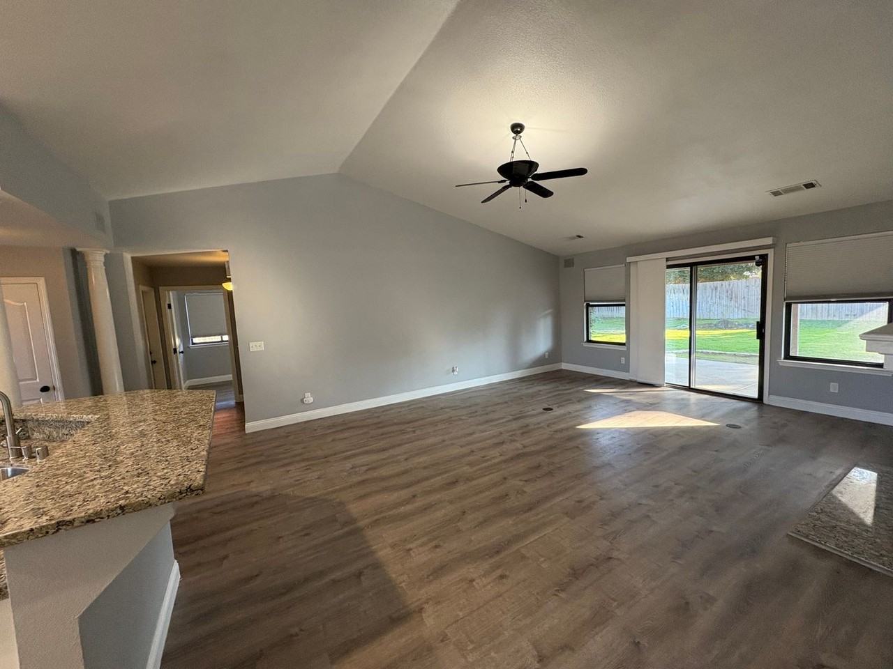 3741 E Feemster Ave - Photo 4 of 37