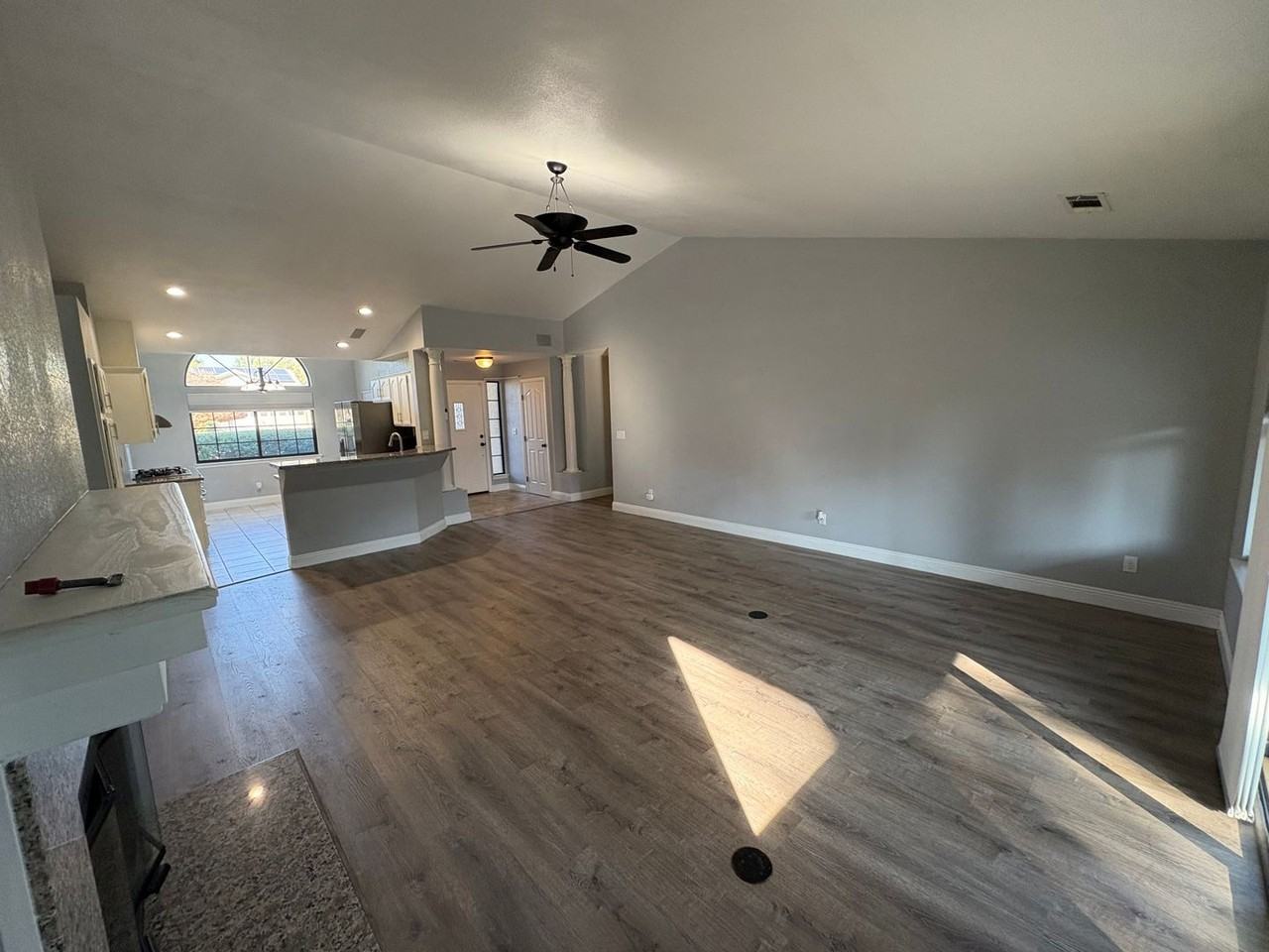 3741 E Feemster Ave - Photo 6 of 37