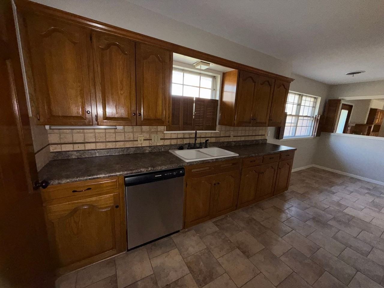 7507 Northwest Wycliffe Lane - Photo 5 of 20