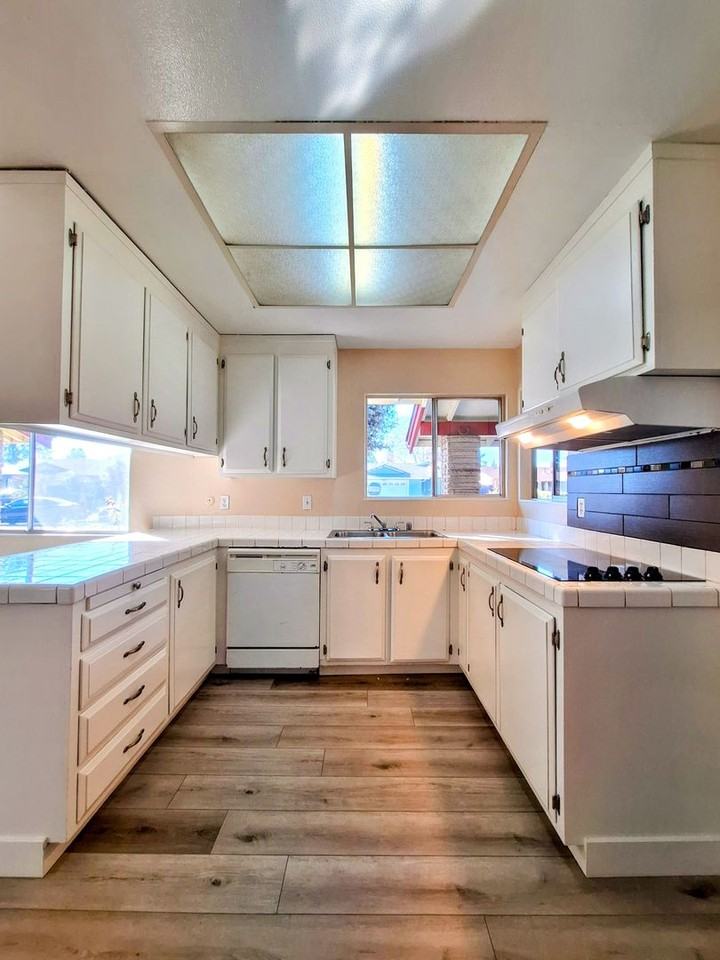 2732 Flory Dr - Photo 2 of 35