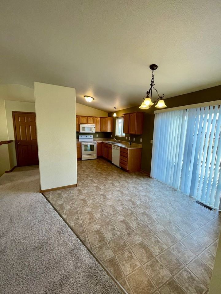 131 Adonia Ln - Photo 4 of 25