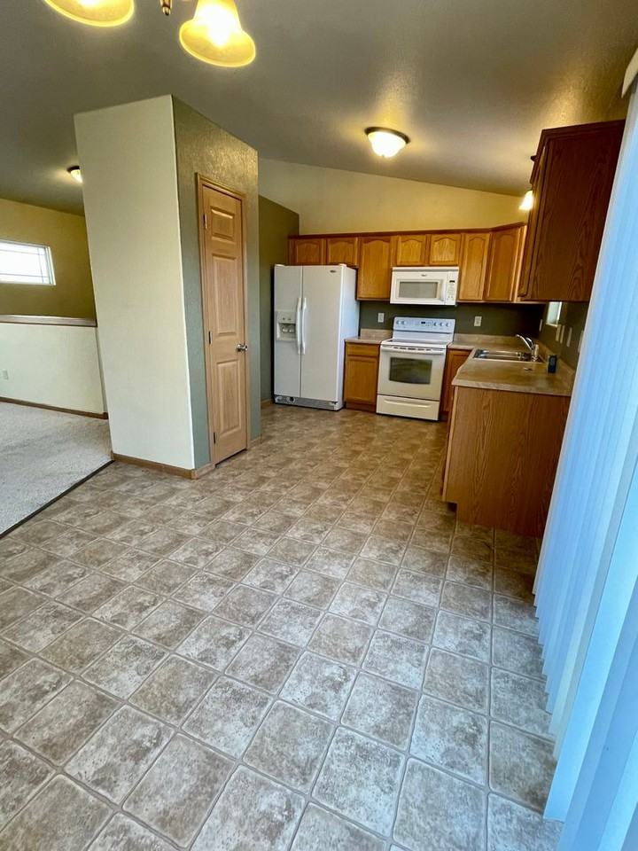 131 Adonia Ln - Photo 7 of 25