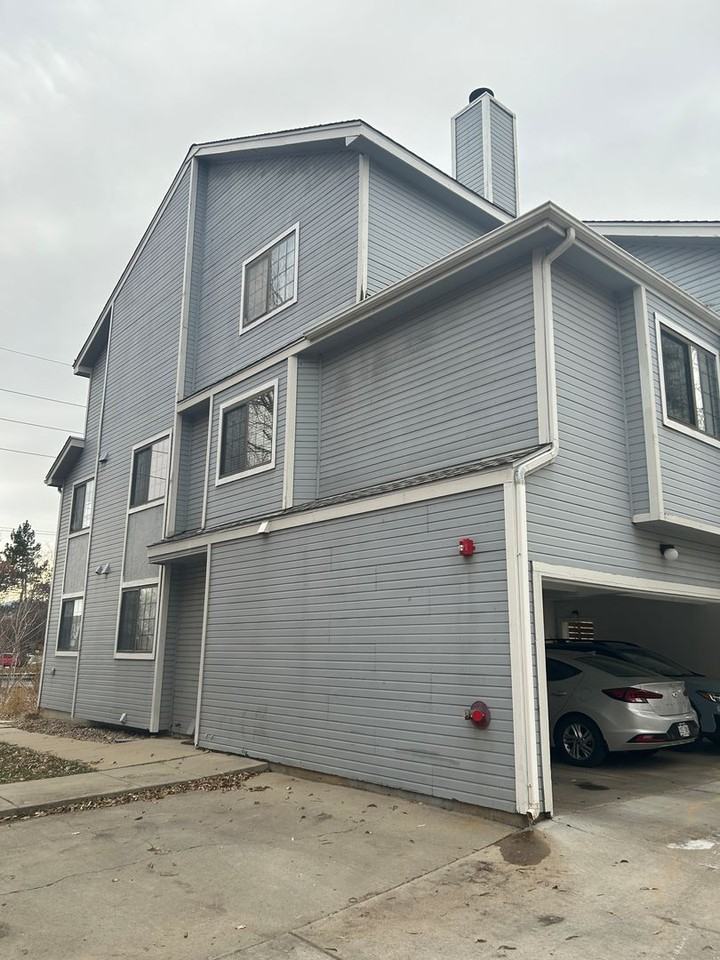 3045 Kings Ridge Blvd #1 - Photo 2 of 18