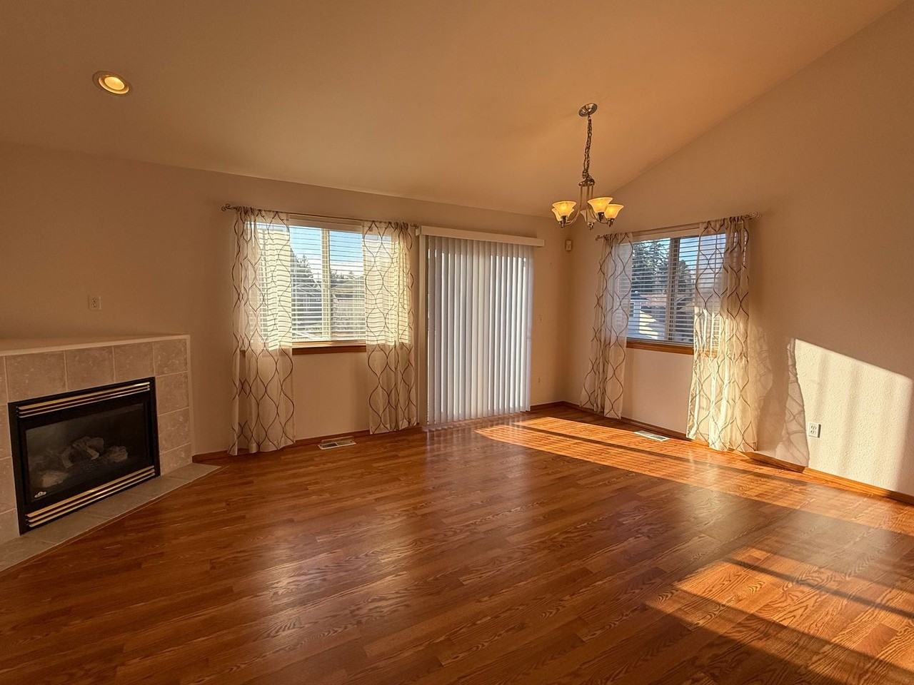 11124 17th St Se - Photo 3 of 23