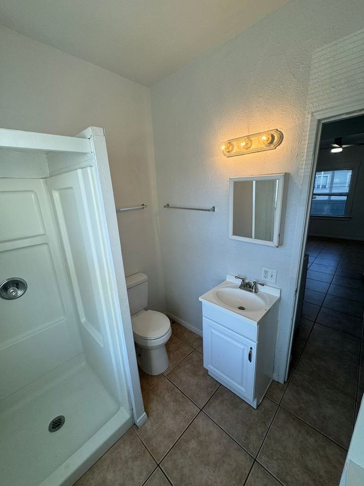 204 E 2nd Avenue (Trenton Arms) - Photo 4 of 8