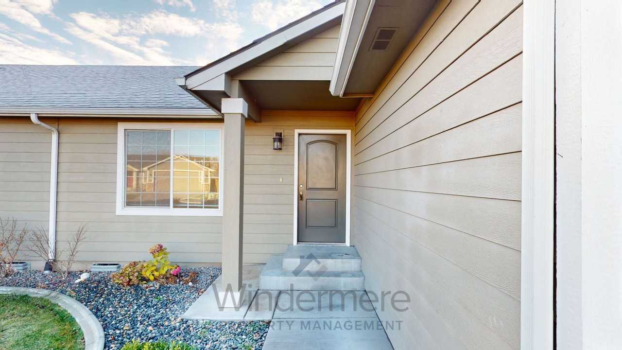 187 Northwest Maria Street #2 - Photo 2 of 20