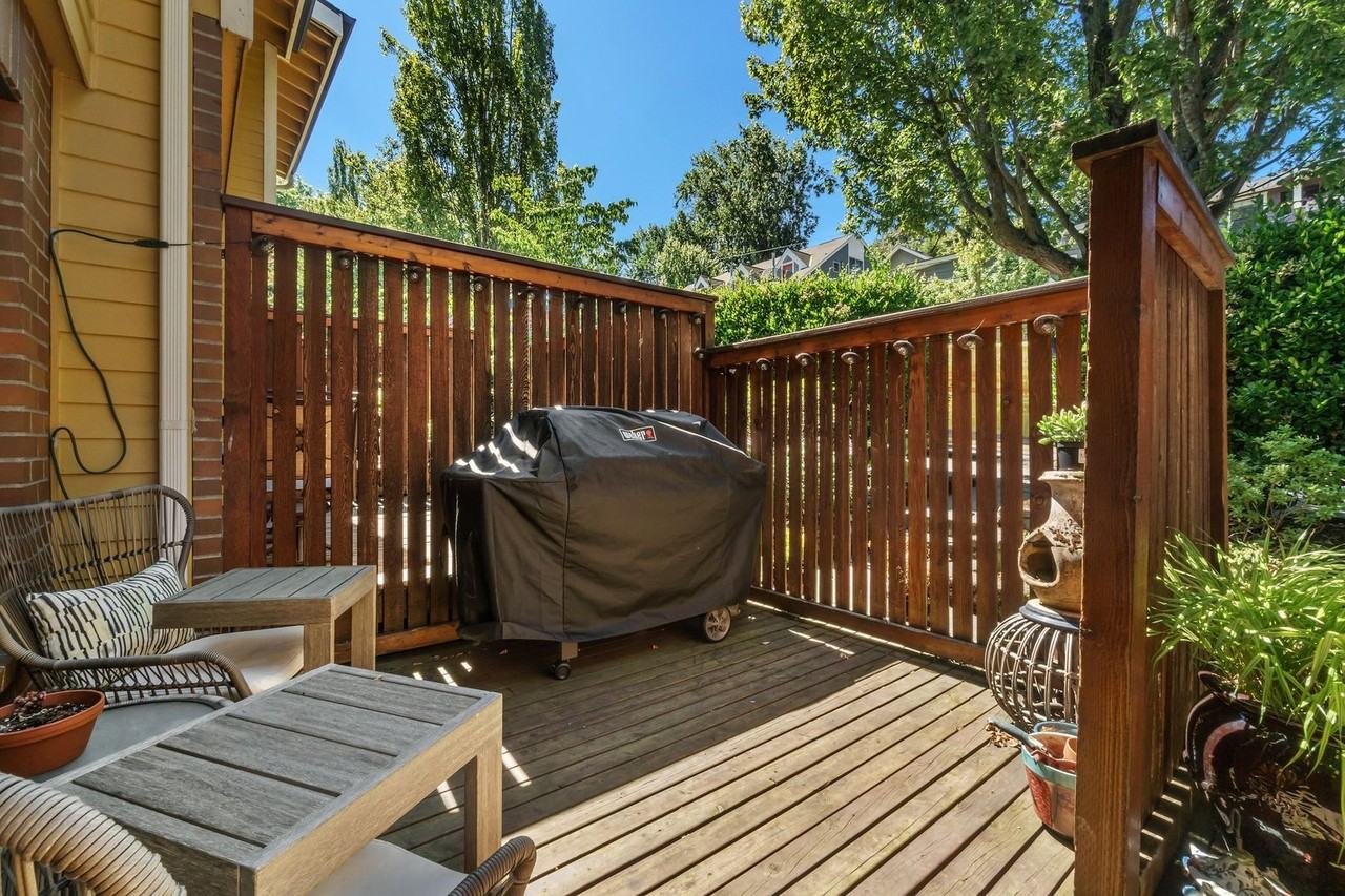 2613 E Madison St - Photo 2 of 22